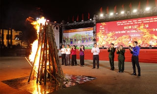 Bắc Ninh: Hào hùng đêm lửa trại “Tiếp lửa truyền thống” cho thanh niên lên đường nhập ngũ